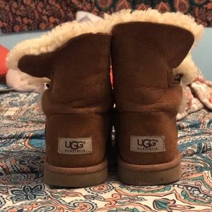 bailey button chestnut ugg’s